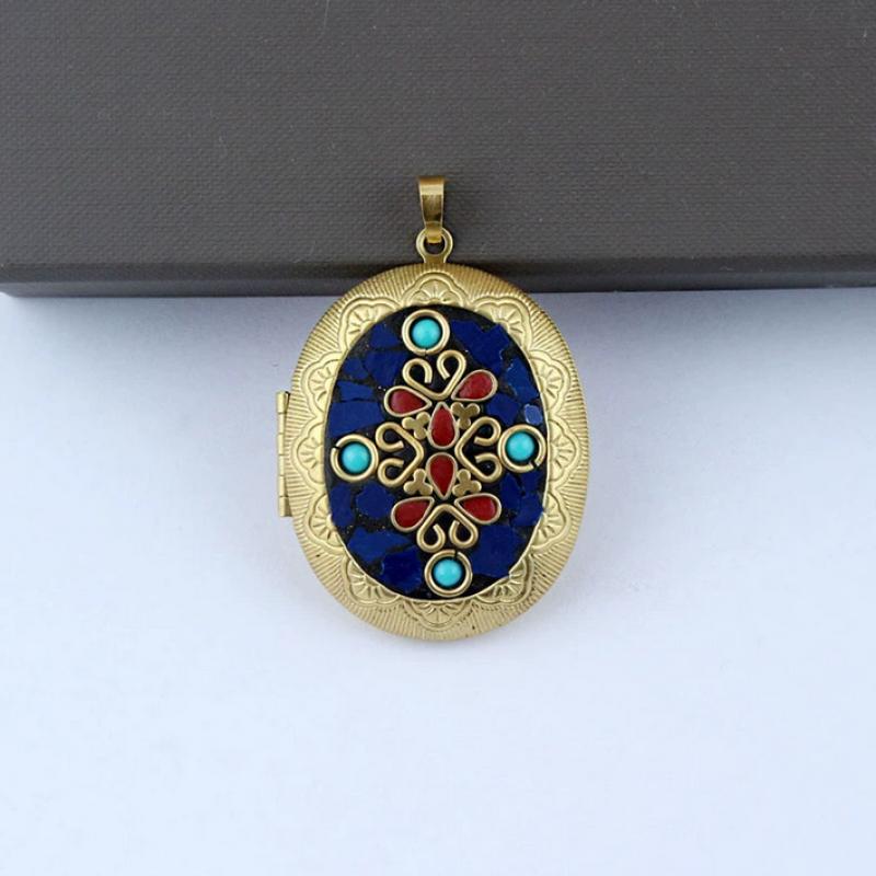 Brass Locket Pendant Photo Box Pendant Nepalese Ethnic Style Handmade Inlay Pendant Exquisite Oval Pendant Necklace Accessories
