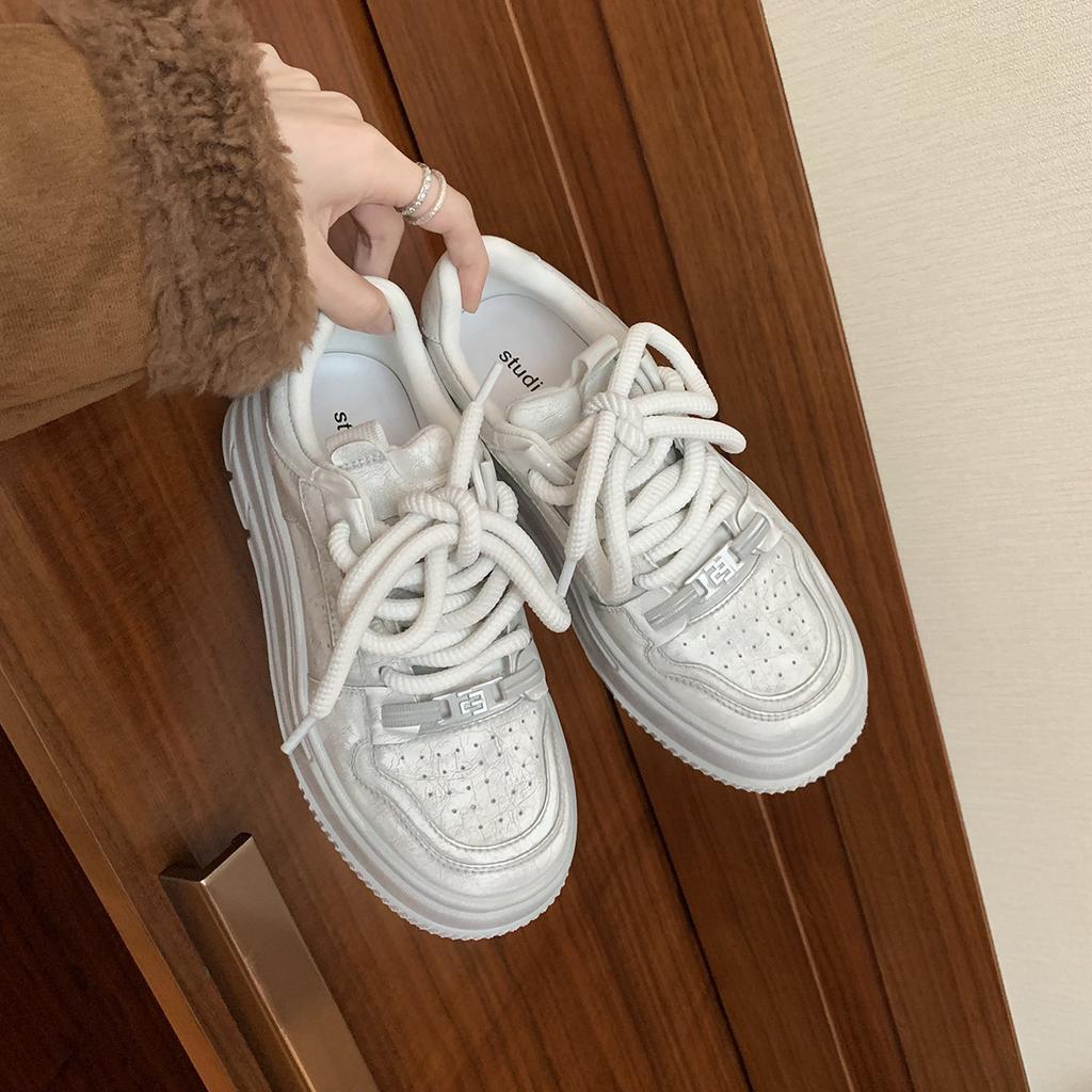 Rindslederversion~ Traubenmutter, die gleichen dicken Schnürsenkel sind alt, lässig, Samt, dicke Sohlen erhöhen die Höhe, schmutzige Board-Schuhe, kleine weiße Damenschuhe