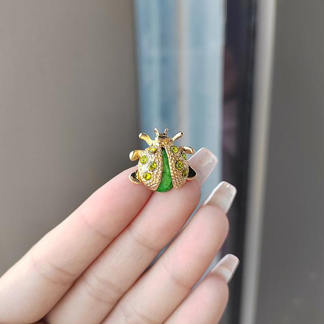 Female Fashion Rainbow Crystal Cute Ladybuy Brooches For Women Luxury Gold Color Rhinestone Alloy Animal Brooch Safety Pins