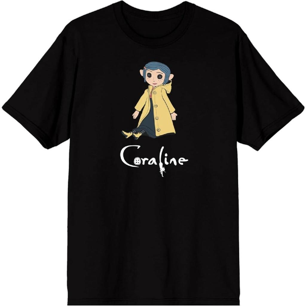 Camiseta Adulto Preta Gola Redonda Manga Curta com Logo da Boneca Coraline