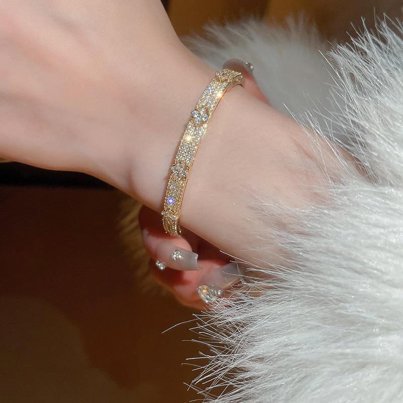 Korean Zircon Flower Bracelet: Elegant & Simple Versatile Bangle for Women