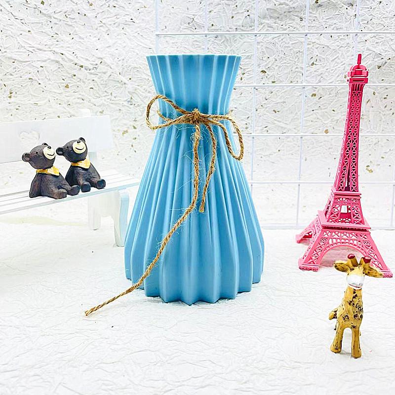 

Современная скандинавская пластиковая ваза для домашнего декора, изготовленная методом литья под давлением и имеющая элегантный дизайн для украшения гостиной синий