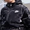Nike Daunenjacke DNA Bequem mit Kapuze Mode Kinderjacken Schwarz HQ7176-010