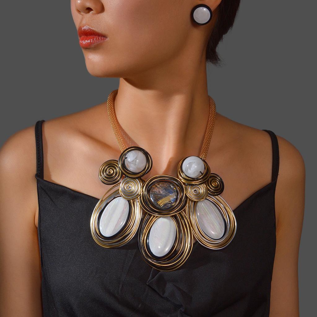 New Fashion Jewelry Set for Women Personality Exaggeration Handmade Aluminum Wire Woven Crystal Bead Necklace and Earrings