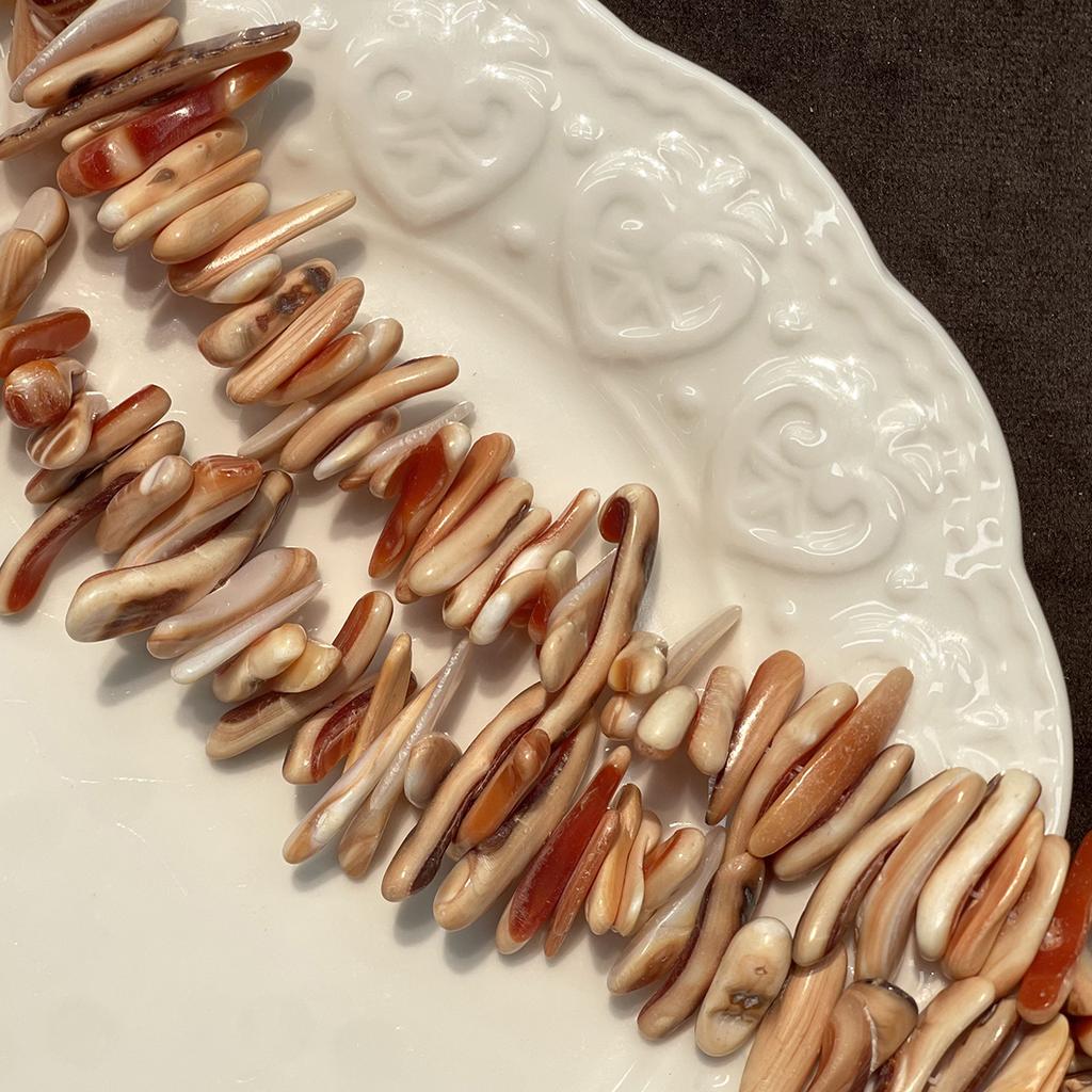 1 Strand Natural Cowrie Conch Shell Irregular Stick Beads 5×25mm 38cm Natural Red Stripe Sea Shell Loose Beads For DIY Necklace Jewelry