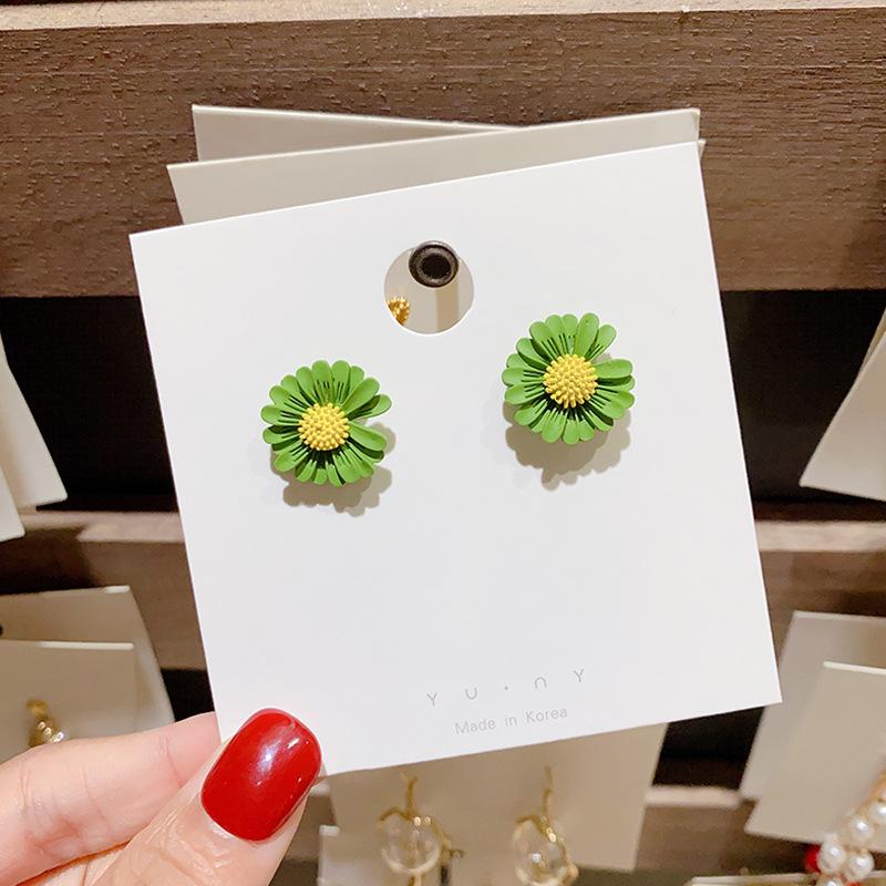 Chrysanthemum Stud Earrings Temperament Small Daisy Earrings Female Simple Hyunya Small Personalized Earrings