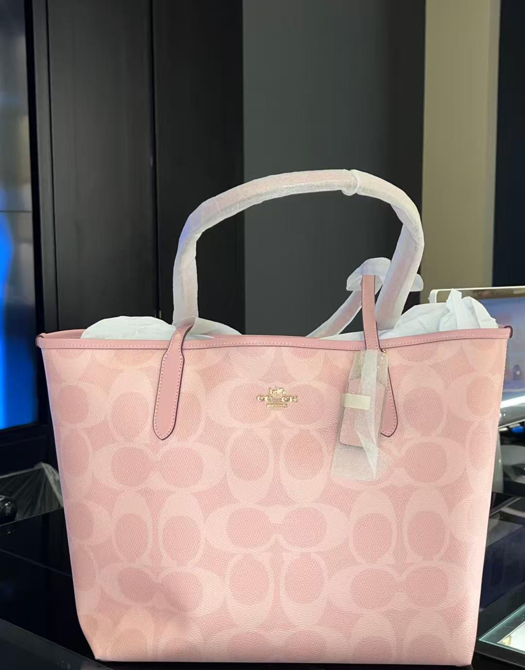 

Сумка-тоут кросбоді C Family New City 33 на кнопці 33*29*16