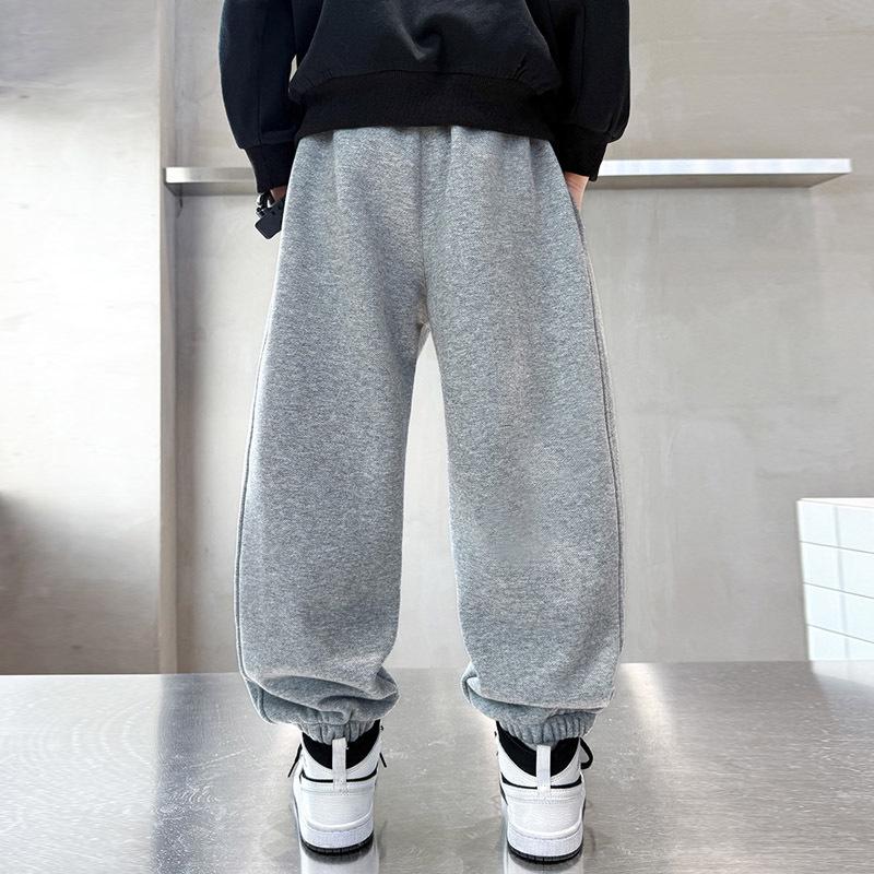 Jungen Fleecegefütterte Hosen mit schmal zulaufendem Bein – Dick, warm und perfekt für Frühling bis Winter.