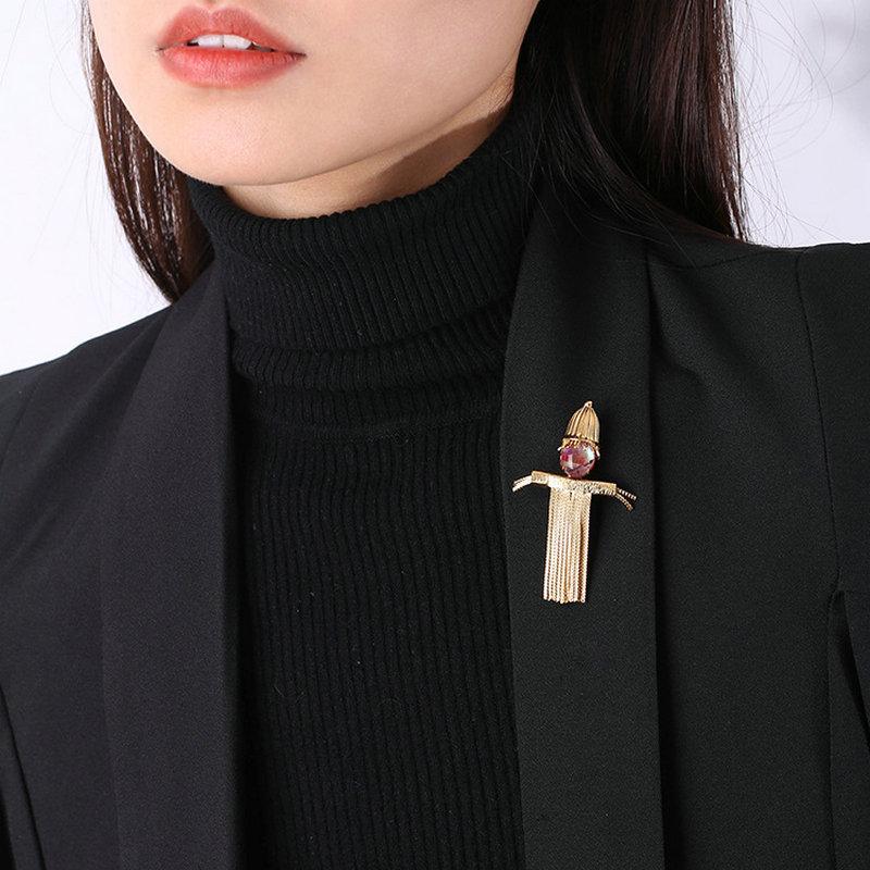 Beautiful Temperament Scarecrow Brooch European And American Retro Gold Corsage Suit Cardigan Neckline Accessories Pin