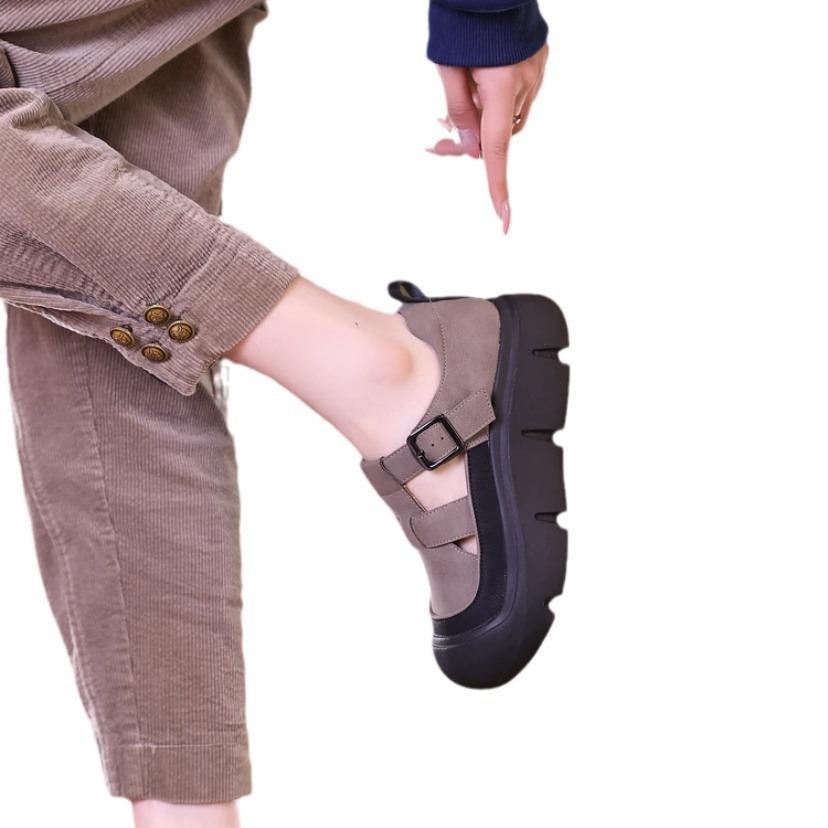 Baotou Římské sandály dámské léto 2025 nové měkké podrážky lehké ležérní duté přezky sandály na silné podrážce