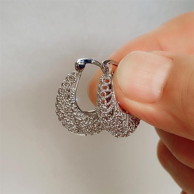 Vintage Style Hoop Earrings for Women Delicate Hollow-out Design Circle Earrings Chic Gift Aesthetic Female Accessories