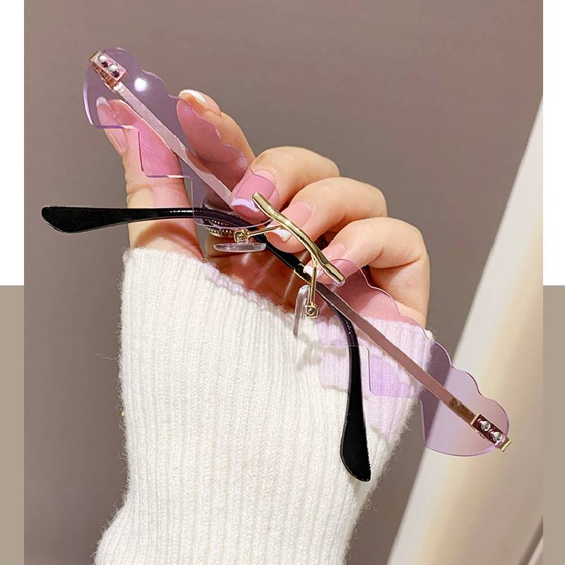 Shaped Women Heart Sunglasses In Various Colors Suitable For Photography Travel