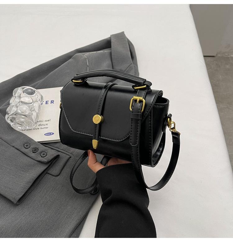 Women's bag autumn and winter high-end sense exquisite niche design handbag women's 23 new Korean version fashion messenger small square bag