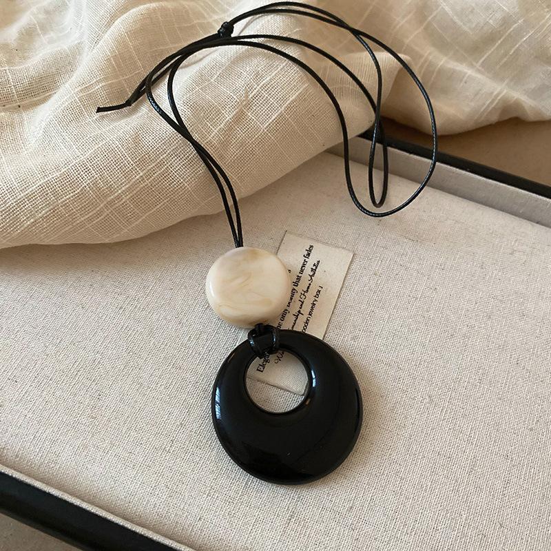 Love Pendant Necklace Internet Celebrity Fashion Versatile Sweater Chain High Sense Jewelry