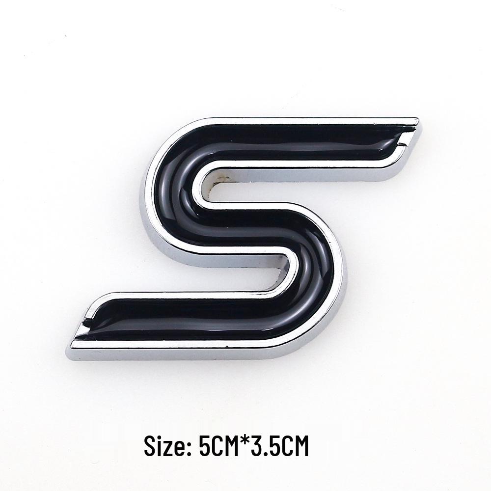 """S"" Logo""": Ideální pro upravené Fordy Mondeo, Focus, Fiesta a další sportovní modely. Obsahuje kovový znak vozu "S".