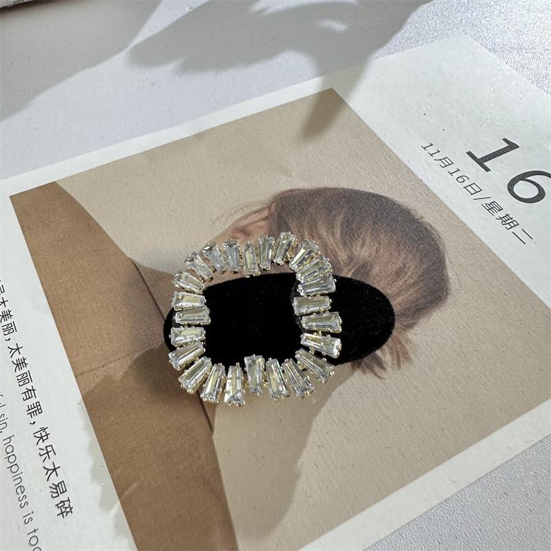 

1pcs Small Rhinestone Alligator Hairclips Black Velet Duckbills for Girls and Women Shiny Hair Accessories Side Clips