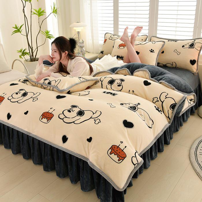 Winter Print Flannel Bed Set: Milk Velvet Duvet Cover & Sheet, Four Pieces