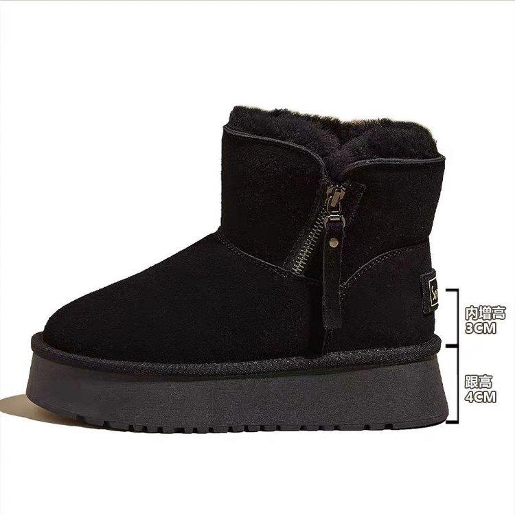 Thick-soled plush snow boots are warm, plush and thickened cotton boots are thickened, and cotton shoes are worn outside Northeast China.
