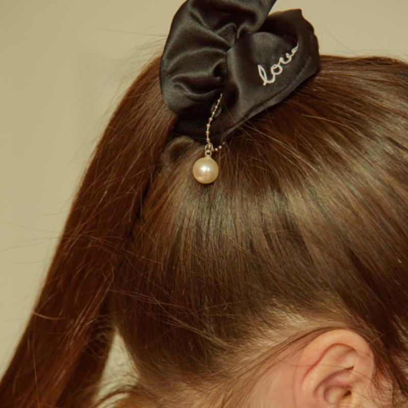 

СКРАНЧИ-ШАРМ L’OMBRILLANT Love Pearl BLACK_FREE