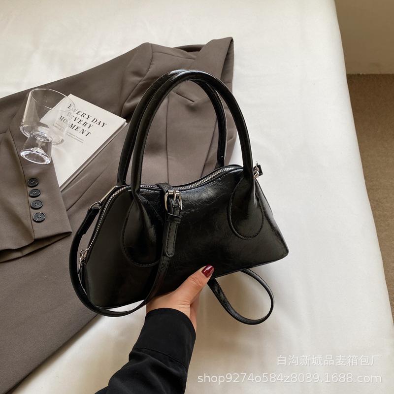 French niche fashion versatile handbag women's 2025 new temperament shoulder bag simple and explosive crossbody bag