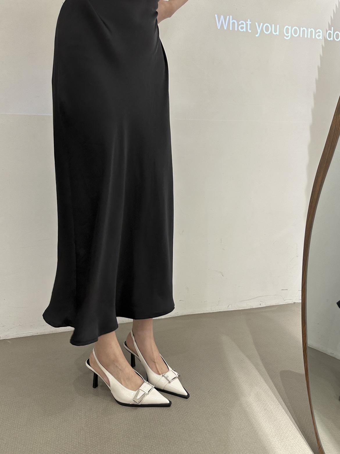 

Korean version of fashion stiletto heels, belt buckle temperament bag head sandals, new rear trip strap pointed single shoes in the summer of 2024 40 білий