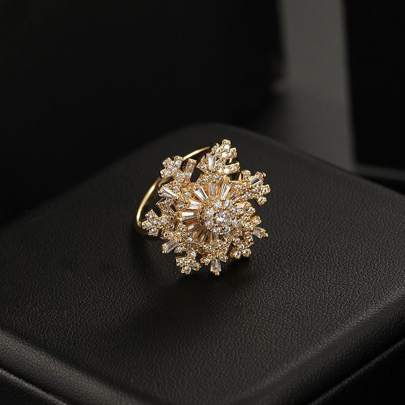Luxury Shining Zircon Rotatable Snowflake Adjustable Ring for Women Elegant Personality Charm Accessories Party Wedding