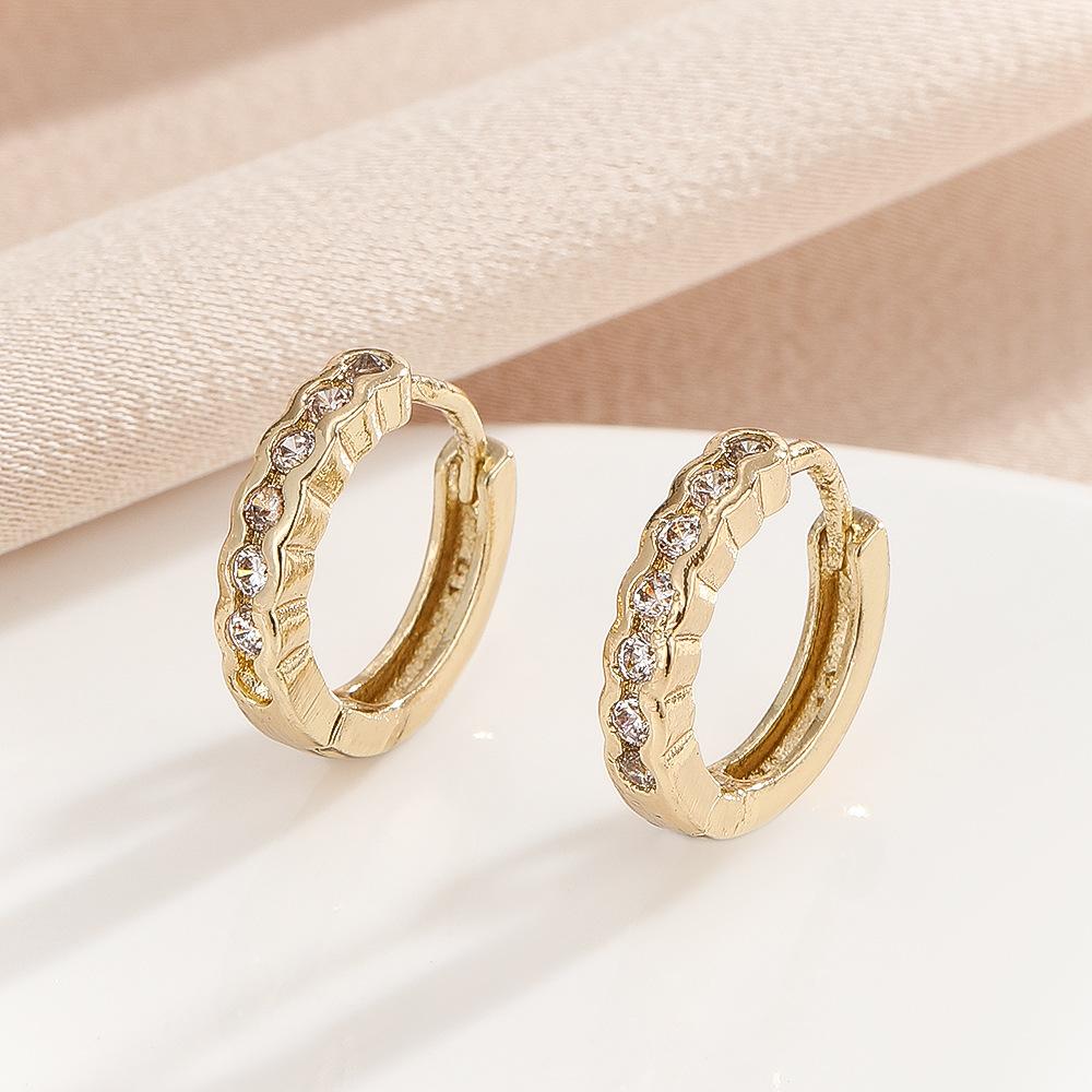 

Европейский и американский нишевый дизайн по цвету, ощущение высокого класса, легкая роскошь, персонализированные и универсальные серьги золотой