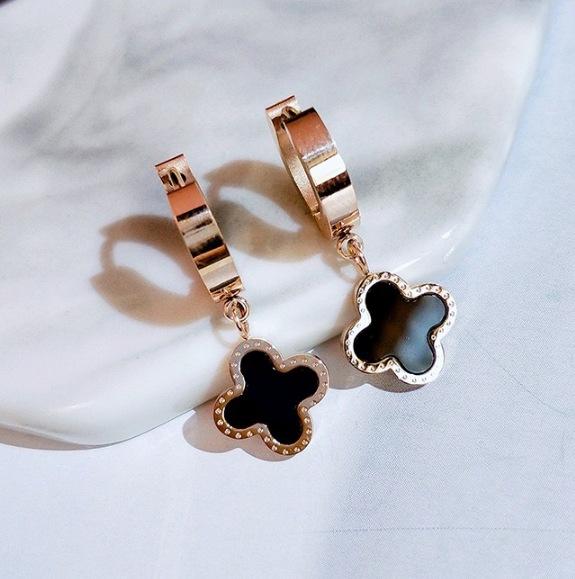 Titanium steel classic clover earrings fashionable short earrings
