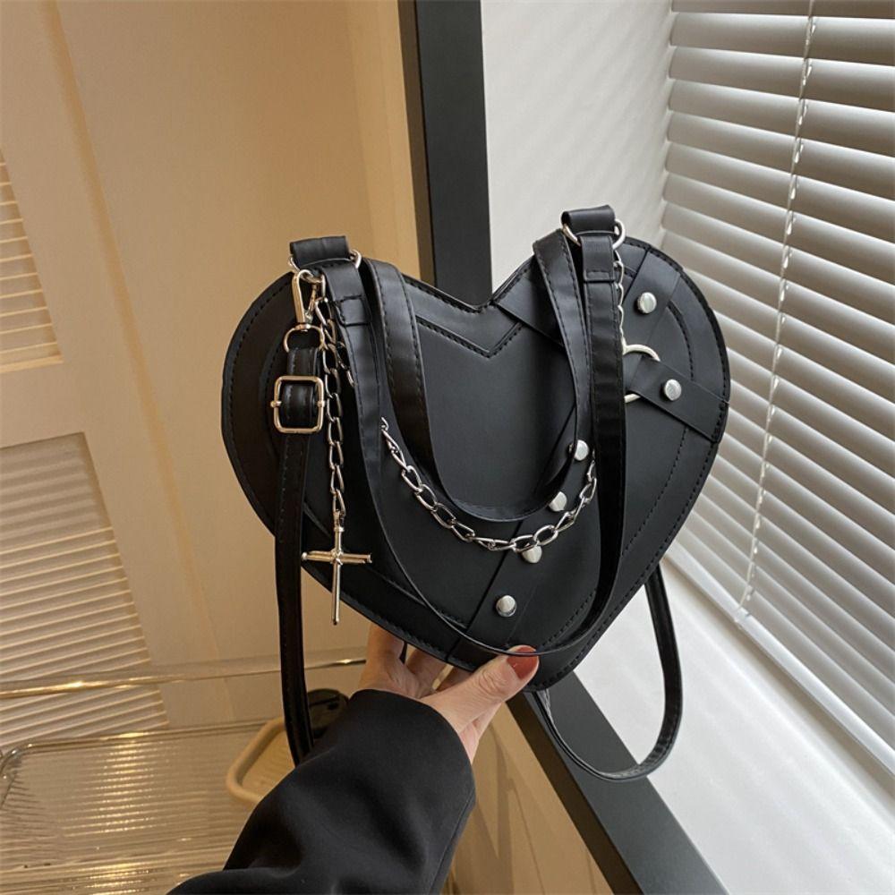 Modische PU-Leder Schwarze Umhängetasche Herzförmig Große Kapazität Damen Crossbody-Tasche Tragbare Ketten Nieten Handtasche Damen