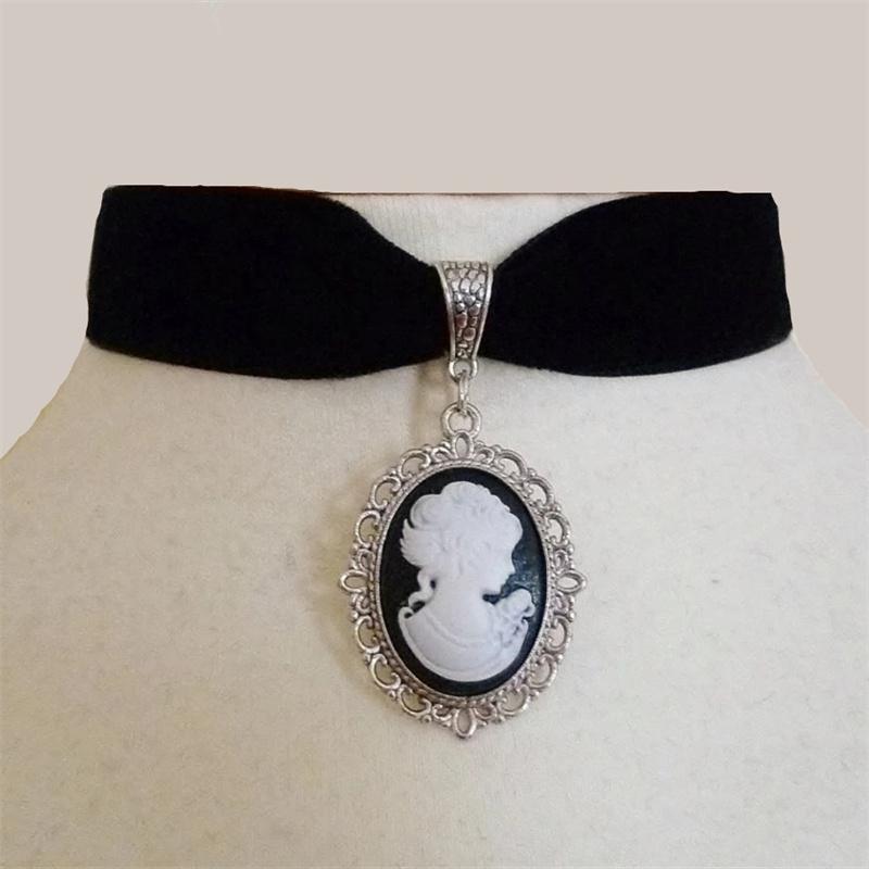 

Gothic Retro Palace Style Hepburn Cartoon Princess Beauty Head Necklace Collarbone Chain Accessories Fashion Choker