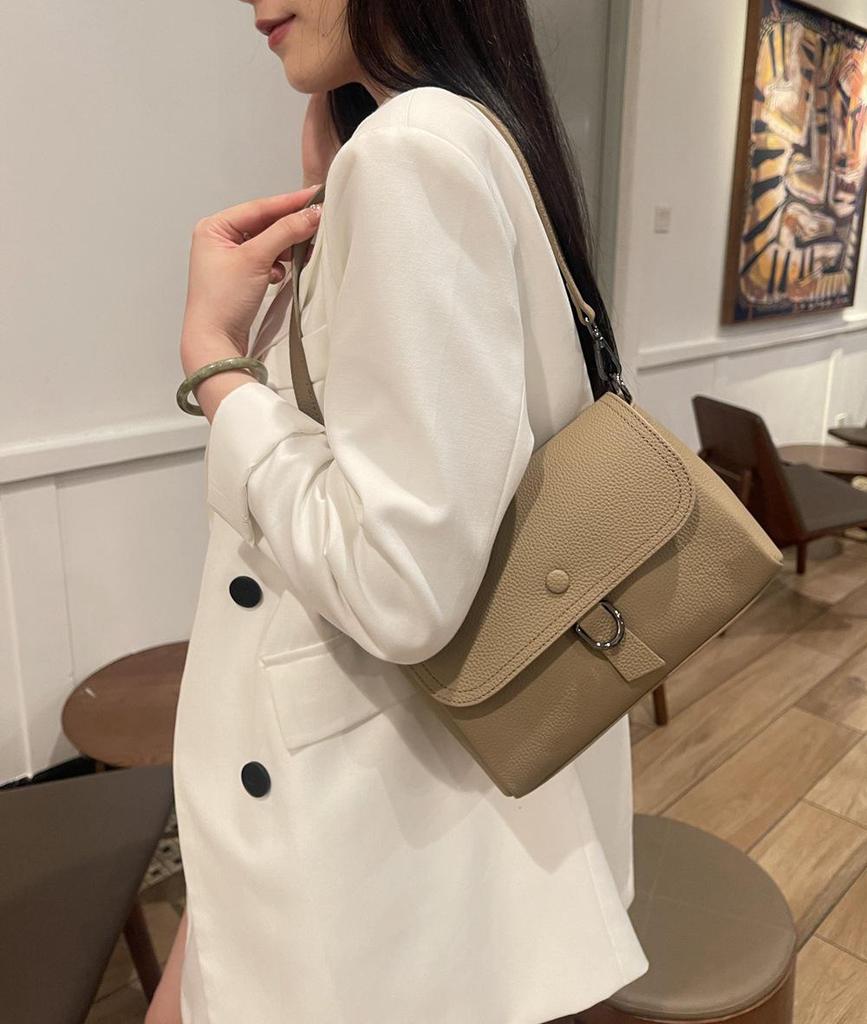 Damska torebka crossbody ze skóry naturalnej - Skóra bydlęca najwyższej jakości, Wszechstronna, Luksusowa, Mała kwadratowa, Styl 226