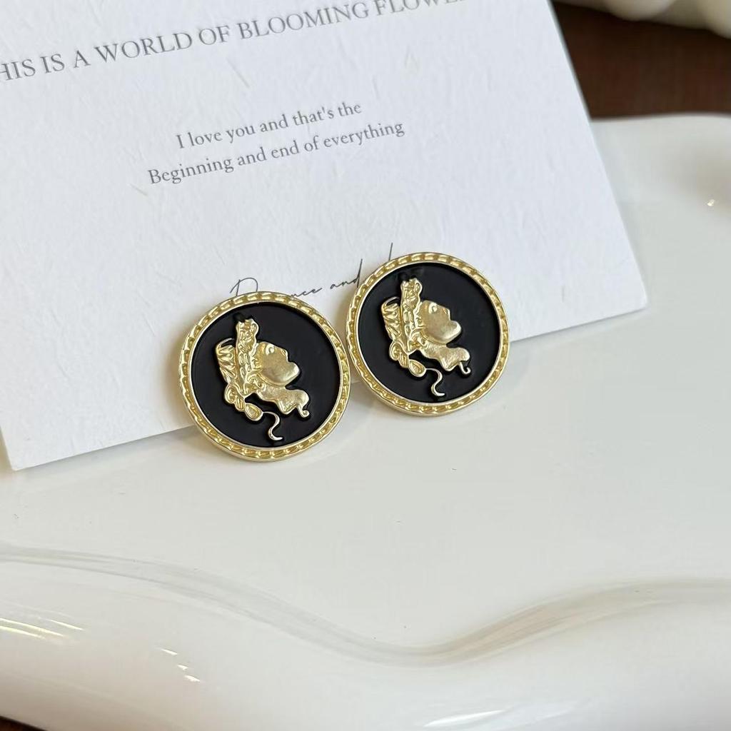 Elegant Retro Hong Kong Style Glazed Portrait Stud Earrings for Women