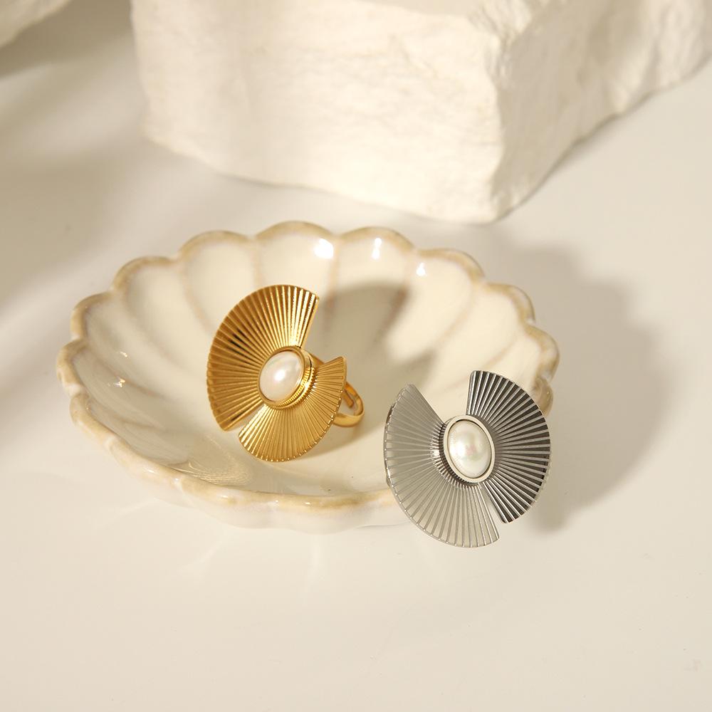 French-inspired European and American Internet Celebrity Pearl Fan-shaped 18K Gold-plated Titanium Steel Earrings for Women