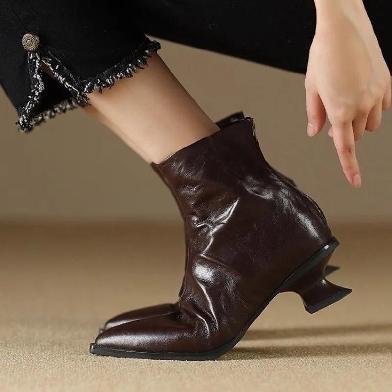 2026 Designer Vintage Spitz zulaufende Damen Stiefeletten Mode Dicke Absatzschuhe Prägnante Kurze Botas De Mujer Kurze Stiefel