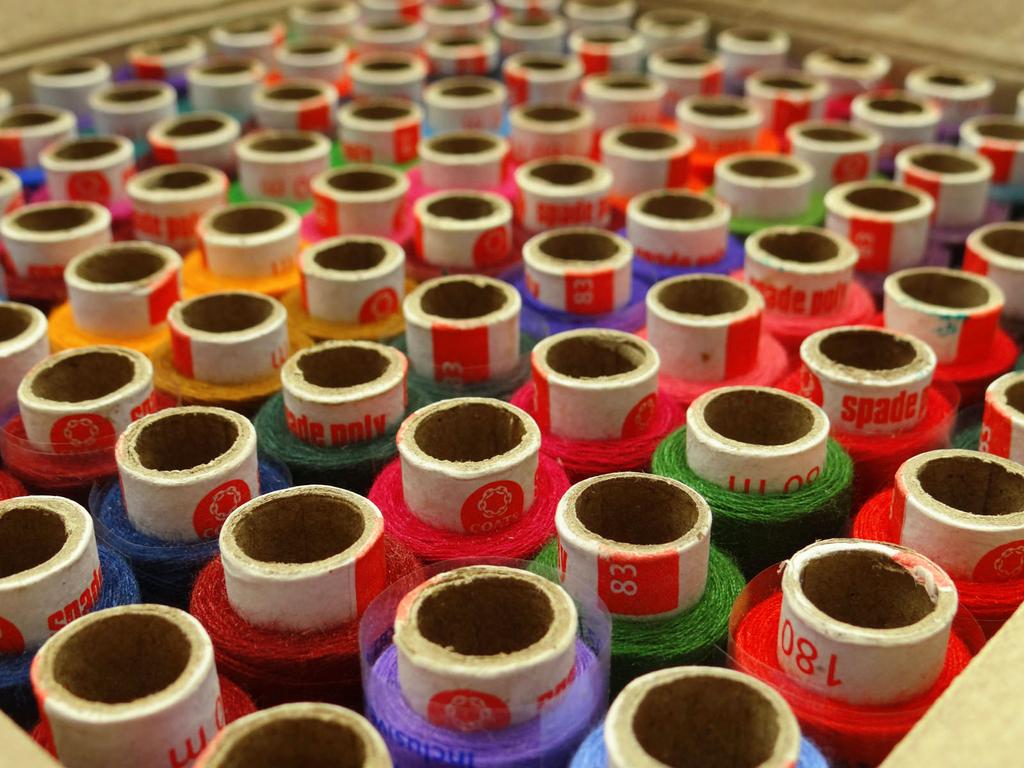 Bawełniana maszyna do pikowania różowa szpula nici