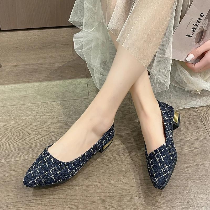 Mode Neue Frühling und Sommer Spitzschuh Bequeme Lässige Flache Schuhe Metalldekoration Flacher Ausschnitt Atmungsaktive Damenschuhe