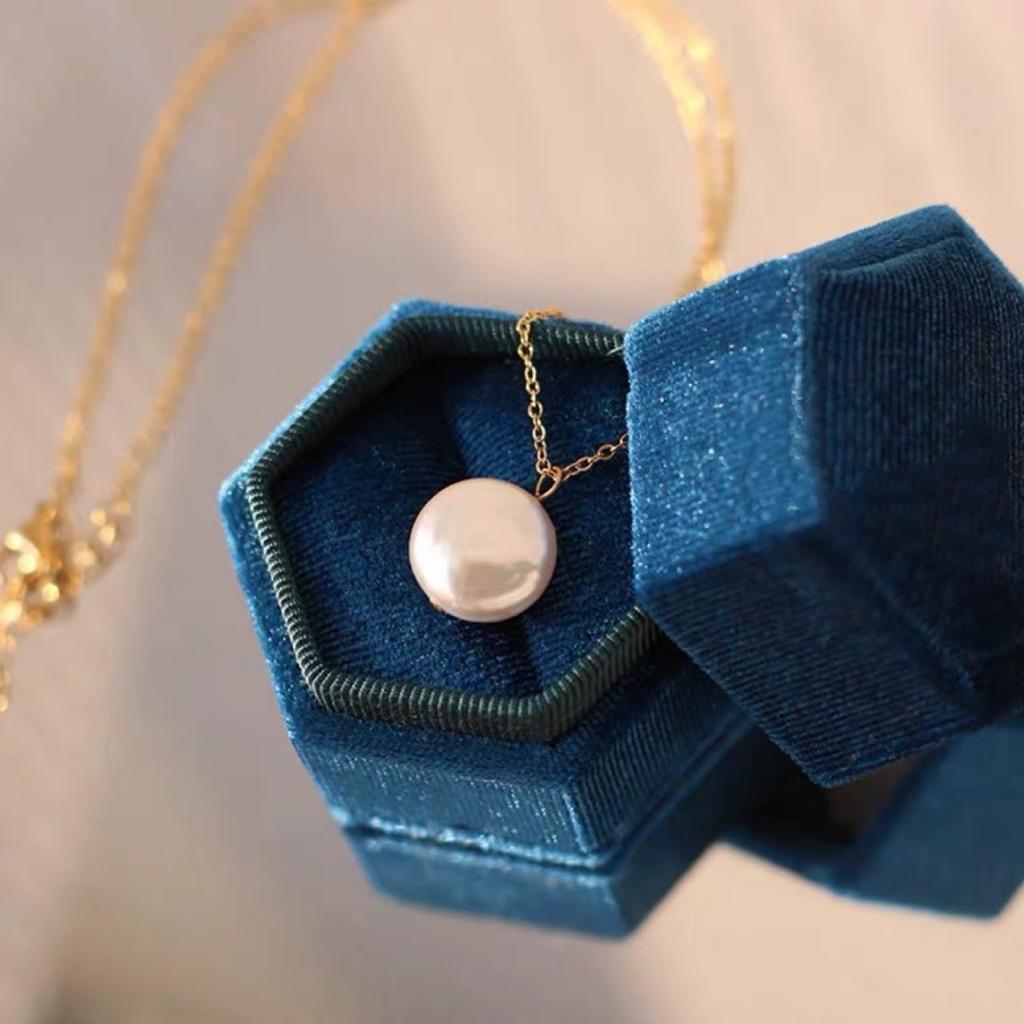 Nuovo prodotto estivo versatile catena per clavicola con perle d'acqua dolce piatte rotonde super fata temperamento stile semplice e bello collana