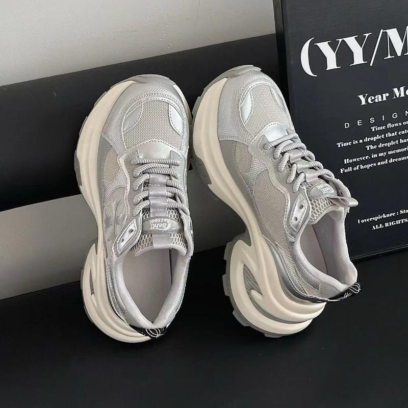 

Кроссовки на платформе с цветочным узором, женские весенние кожаные, с увеличением высоты 7,5 см, универсальная спортивная и повседневная обувь 40 серебряный