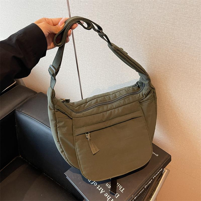 

Dumpling bag Lazy and relaxed messenger bag Women s lightweight nylon canvas bag Commuter leisure sports shoulder bag зелений