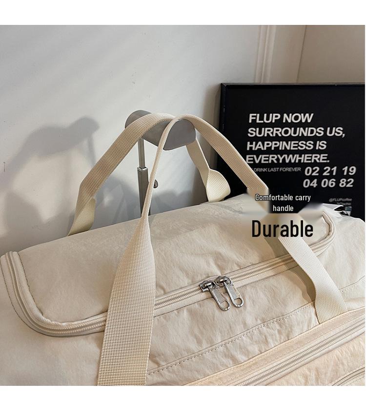 Large Capacity Waterproof Lightweight Travel Bag for Men and Women - Fashionable Handheld Storage for Short Trips and Sports.