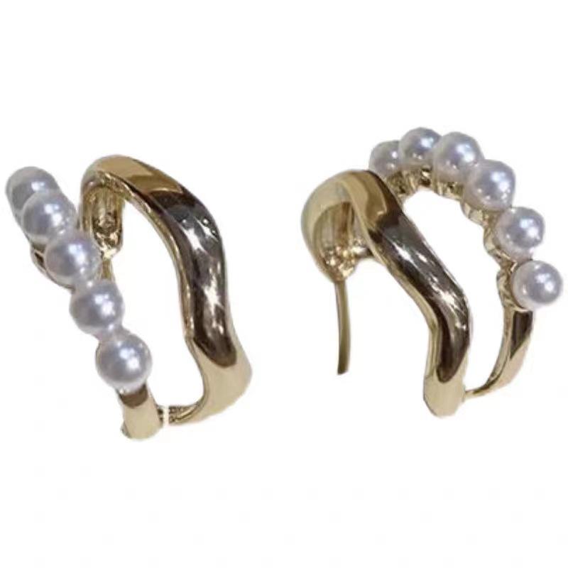 Korean Geometric C-Shaped Pearl Stud Earrings: Elegant, Luxurious, Versatile Design for Women