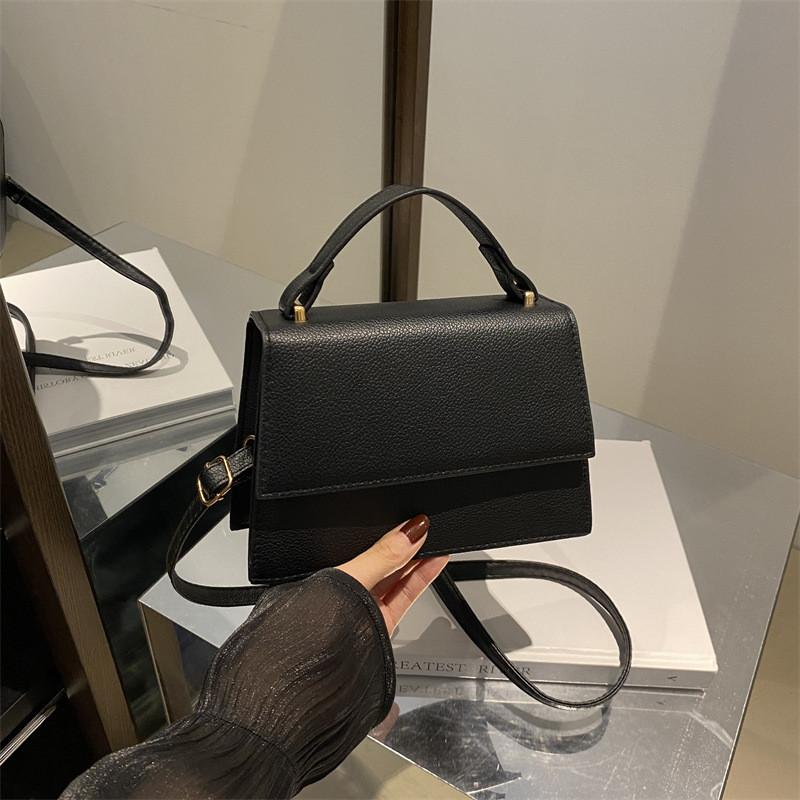 Elegant Contemporary Small Shoulder Handbag In Modern Street Style Designs