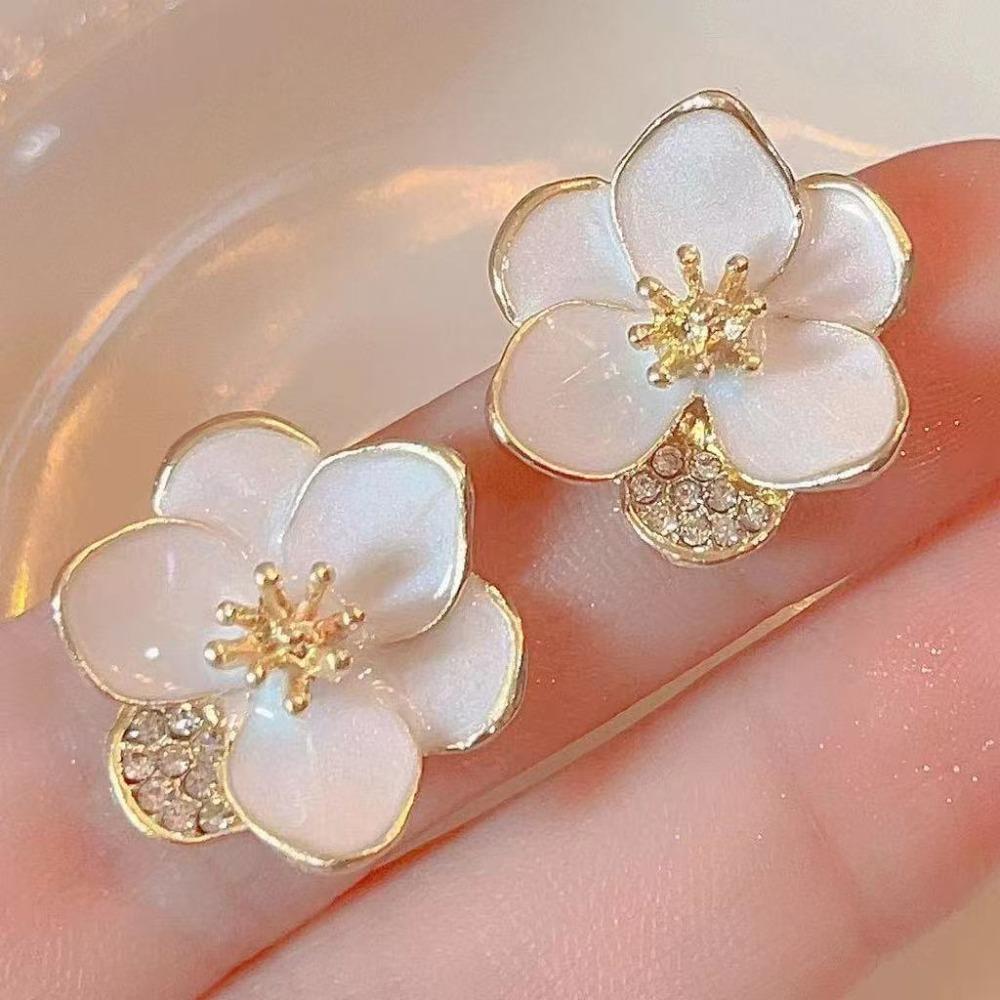 

Luxury Romance White Enamel Petals Flower Stud Earrings for Women Gold Tone Zircon Designer Earrings Wedding Party Jewelry Gift