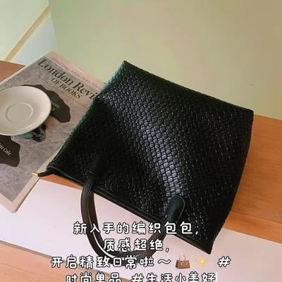 Large Capacity Woven Tote Bag for Women 2025 New Trendy Fashion Versatile Shoulder Bag High-Quality Commuter Bag