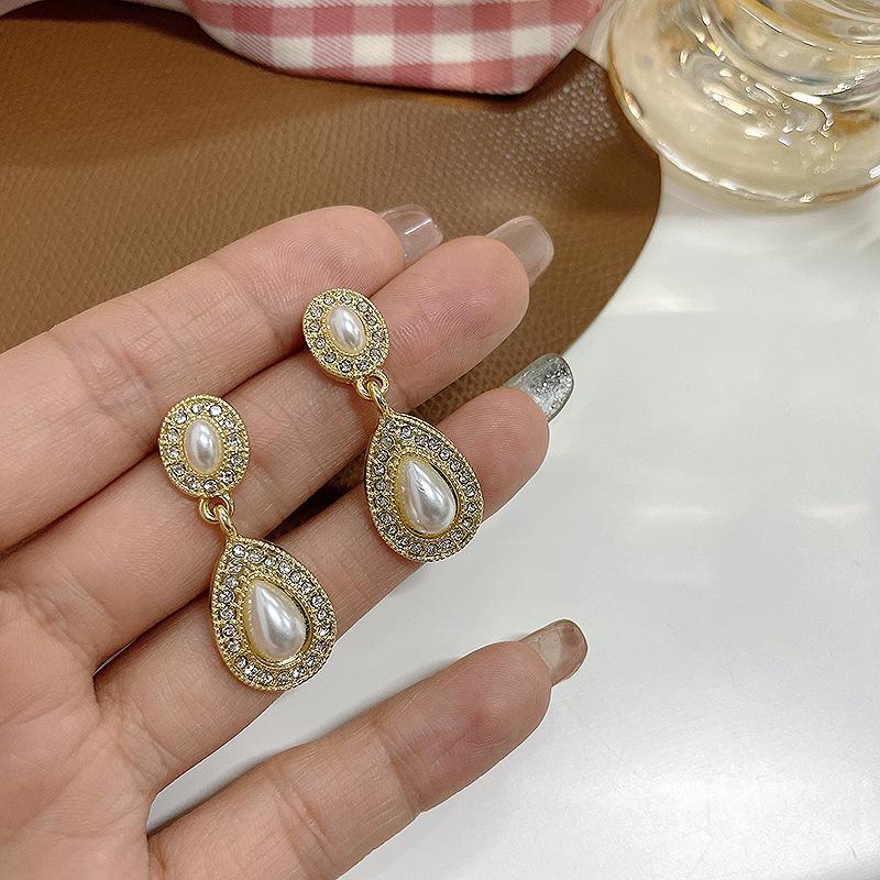 

Diamond-Studded S925 Silver Ear Clip Earrings: Japanese & Korean Geometric Design, No Piercing Needed