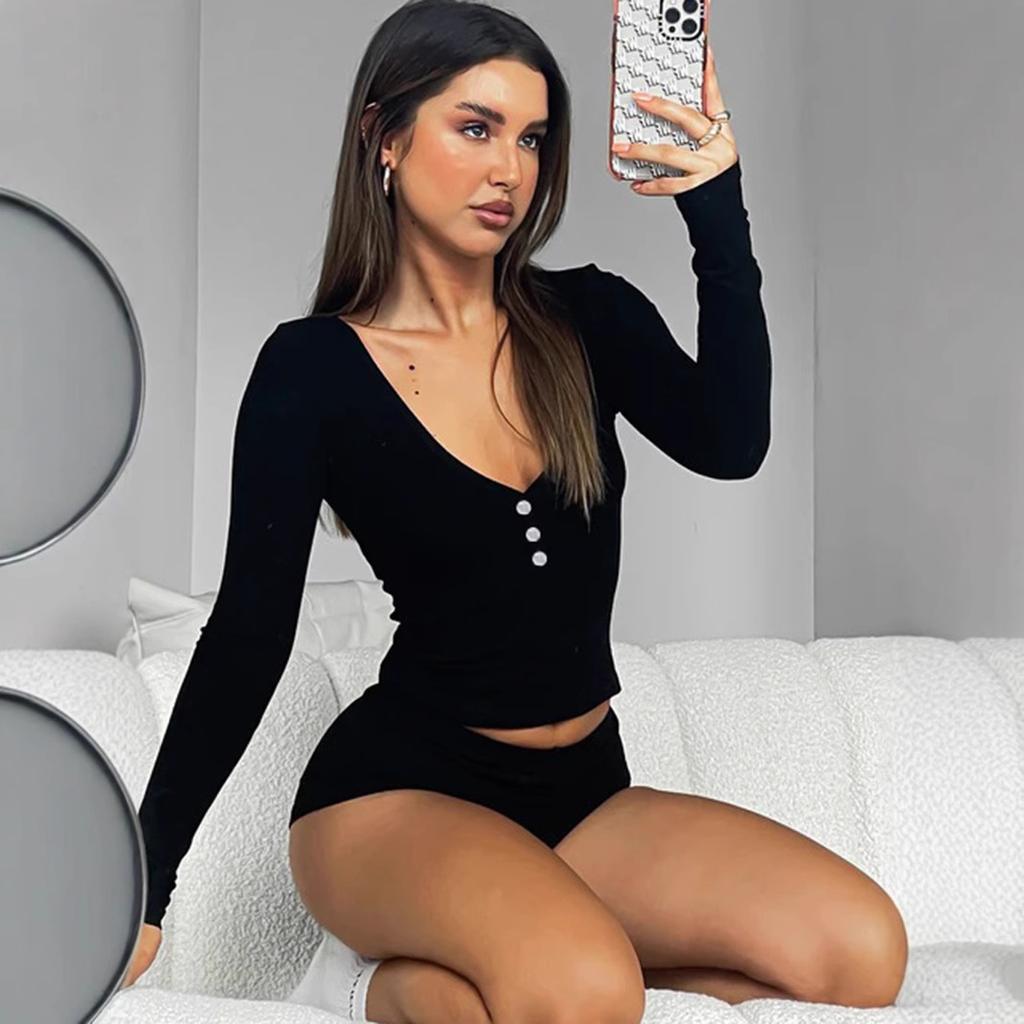 Europe and The United States Wind, Women's Clothing, Sexy Low-cut, V-neck, Tight, Long-sleeved Tops, Fashion Sports Wind, Super Short Pants, Two-piece