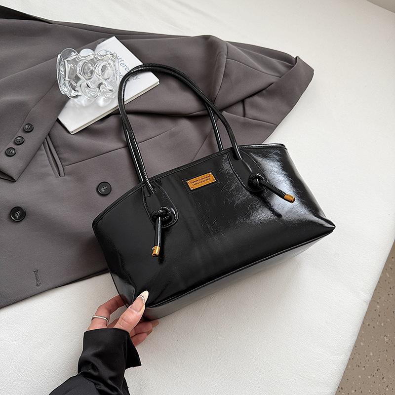 

Ретро сумка подмышку женская новая зимняя модная нишевая сумка на плечо универсальная вместительная сумка для поездок