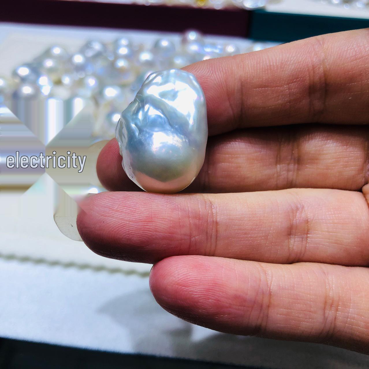 Fashionable Unisex Aurora Freshwater Baroque Pearls 13-18 mm