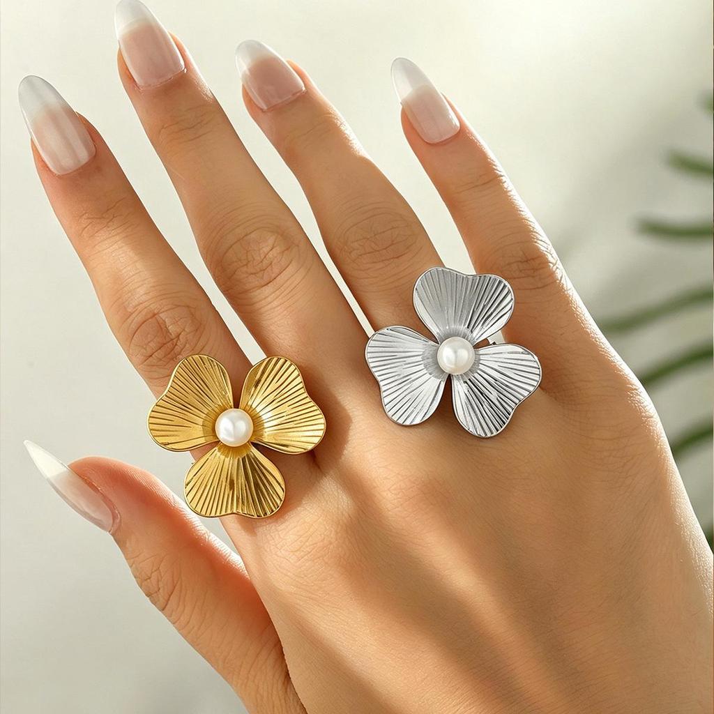 Versatile Floral Pearl Women's Ring, 18K Gold Vacuum-Plated Stainless Steel Jewelry