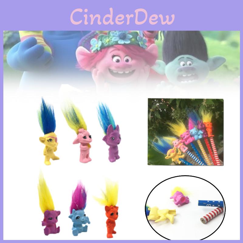 Spielerische Cartoon-Plastik-Trollpuppe Mit Retro-Haardesign Perfekt Für Die Heimdekoration